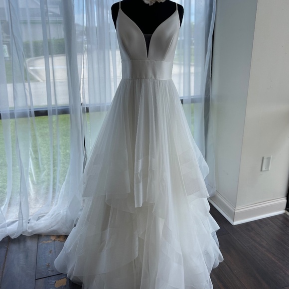 Bridal Gown - Picture 1 of 4